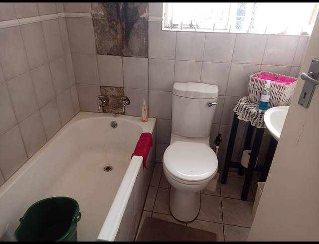 9 BEDROOM FREESTANDING FOR SALE IN KEMPTON PARK WEST